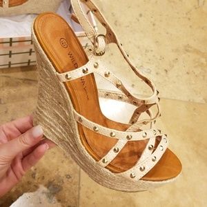NWT Nude Stud Wedges